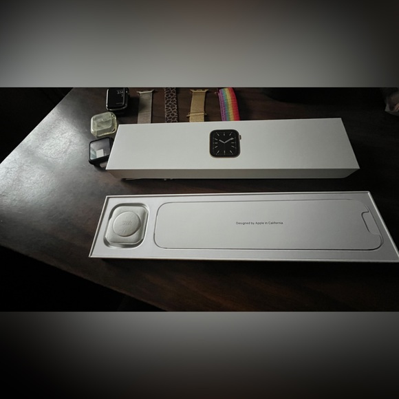 Apple Watch-6 Series 44MM Gold - Picture 8 of 13